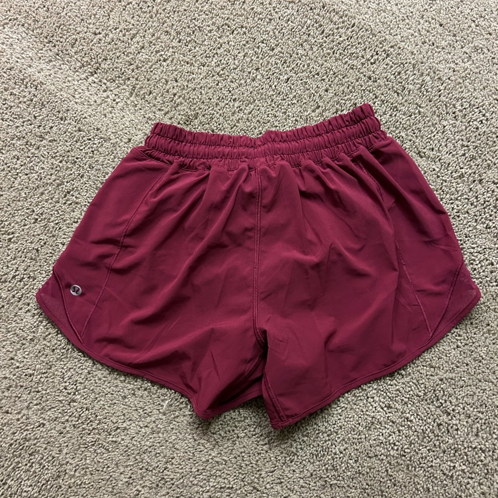 Lululemon Hotty Hot Low-Rise Lined Short 4"
Pomegranate